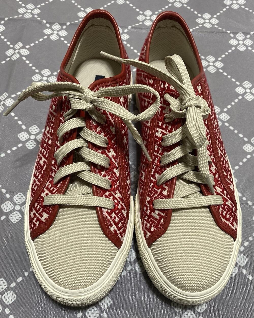 tommy hilfiger Aquila Sneaker Sz 8.5M Red White Logo Jacquard Dress Shoe Fit 90s